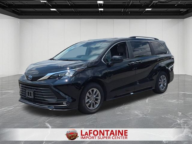 2025 Toyota Sienna XLE
