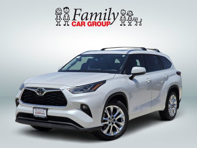 White (Wind Chill Pearl) 2026 Toyota Highlander SUV / Crossover All-Wheel Drive 8-Speed Automatic