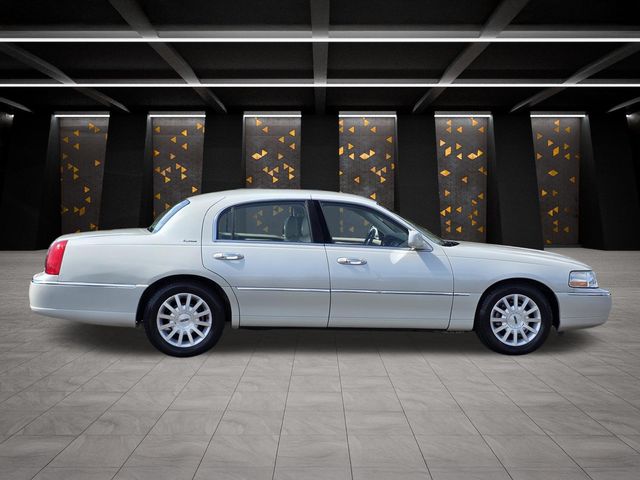 Used 2006 Lincoln Town Car Sedan