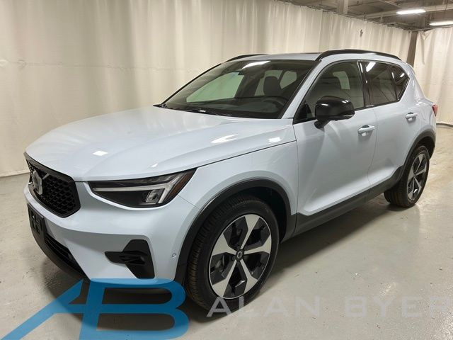 Cloud Blue 2025 Volvo XC40 B5 Plus Dark Theme AWD SUV / Crossover All-Wheel Drive Automatic