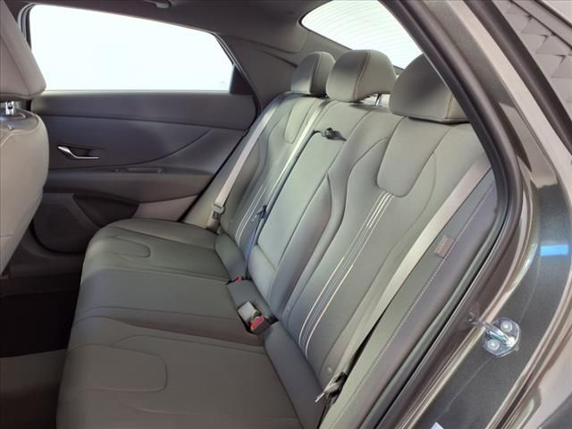 2025 Hyundai Elantra SEL Convenience photo