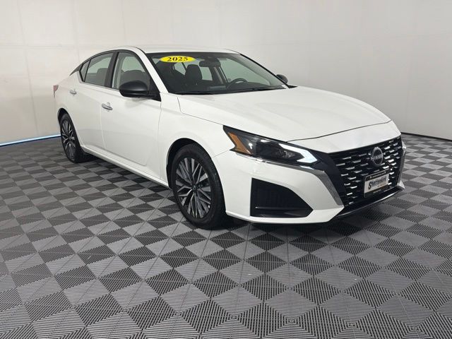 Used 2025 Nissan Altima Sedan