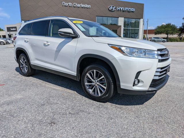 White (Blizzard Pearl) 2019 Toyota Highlander SUV / Crossover Front-Wheel Drive 8-Speed Automatic