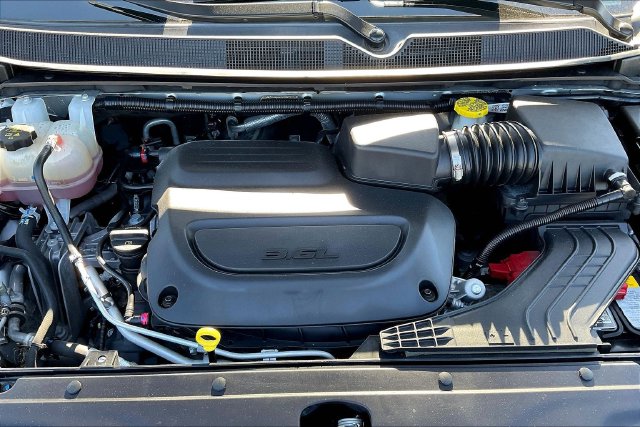 Used 2024 Chrysler Pacifica Van