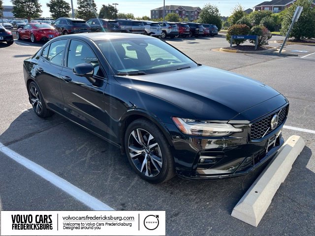 2024 Volvo S60 B5 Plus Dark Theme AWD