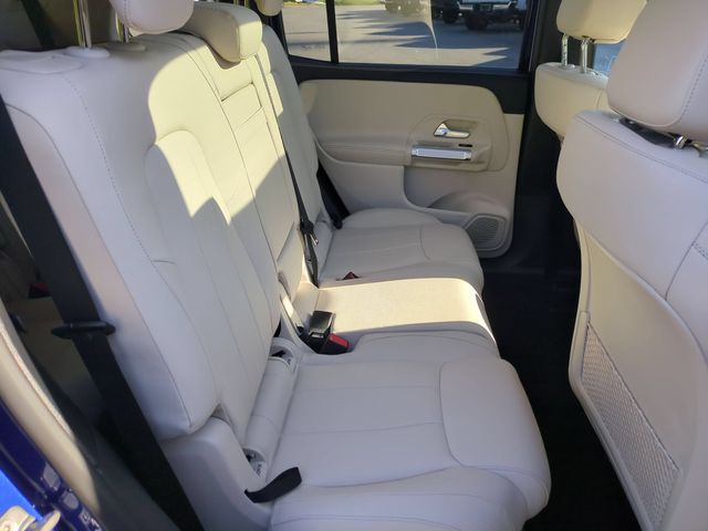 Used 2023  Mercedes-Benz GLB 250 image 32