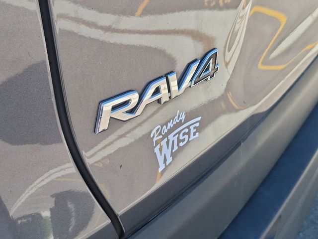 2022 Toyota RAV4 - Image 10