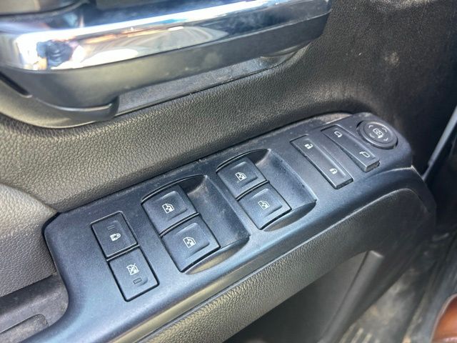 Used 2016 White GMC Base image 14