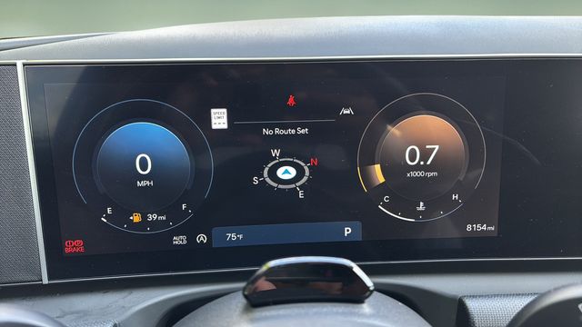 Used 2025 Black Hyundai SEL Convenience image 13