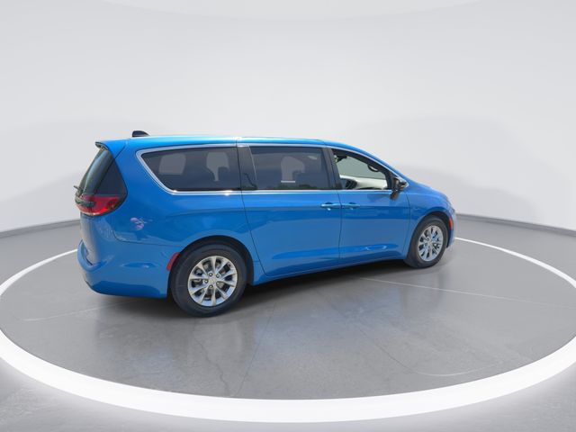 New 2026 Hydro Blue Pearl-Coat Exterior Paint Chrysler Limited image 8
