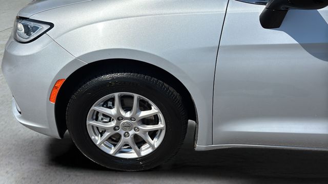 Used 2024 Silver Chrysler Touring L image 37