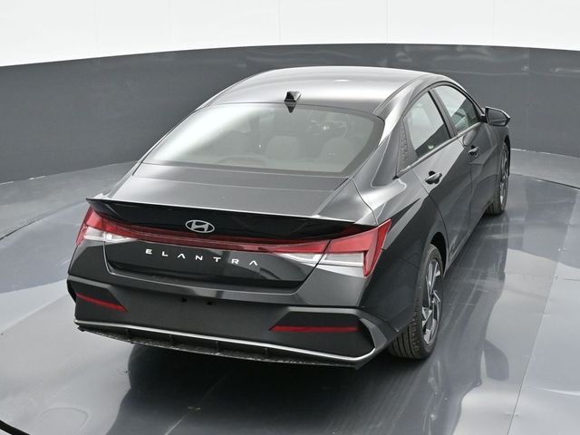 2025 Hyundai Elantra SEL 24