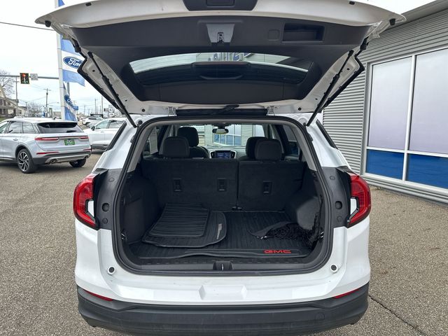 Used 2022 White GMC SLE image 23