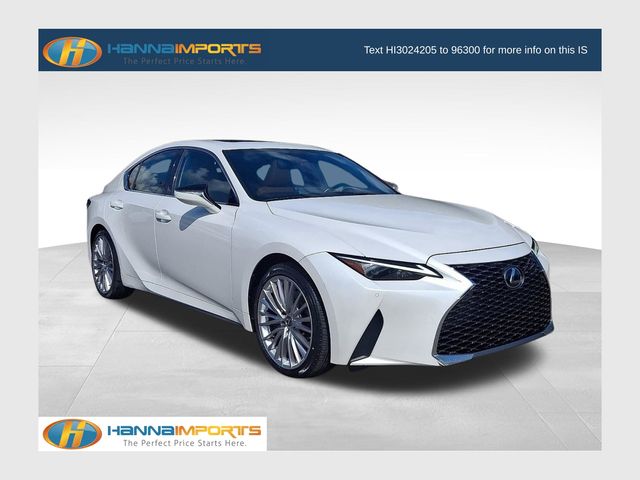 2022 Lexus IS