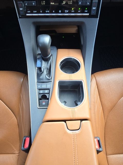 2019 Toyota Avalon Hybrid Limited:B02500