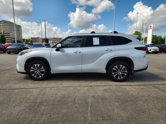 2026 Toyota Highlander XLE Beige at Don McGill Toyota
