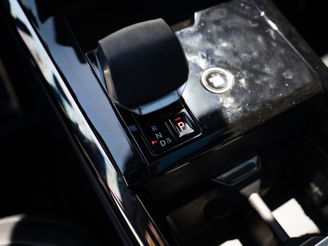 Used 2025  Land Rover Autobiography image 26