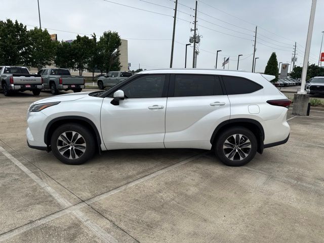 2024 Toyota Highlander XLE Beige at Bayway Cadillac Southwest