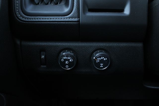 Used 2018 White GMC SLT image 9