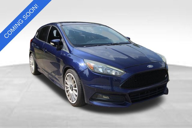 Kona Blue 2017 Ford Focus Hatchback Front-Wheel Drive 6-Speed Manual