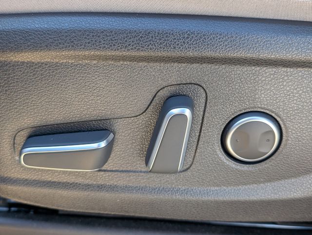 Used 2025 White Hyundai SEL image 14