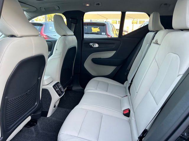 New 2026 Onyx Black Volvo B5 Ultra image 22