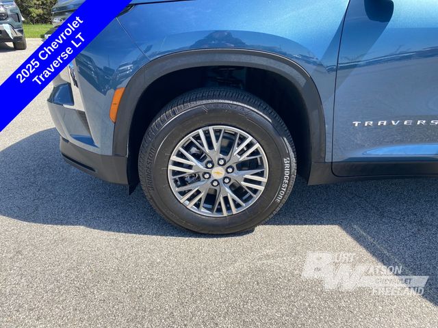 2025 Chevrolet Traverse LT photo