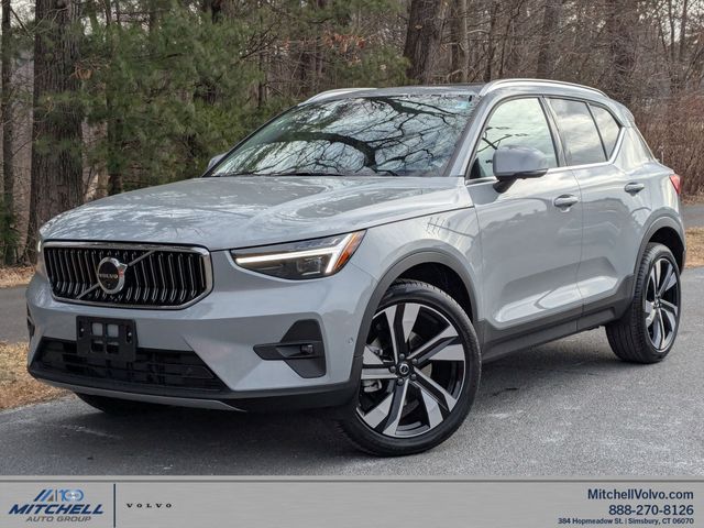 2025 Volvo XC40 B5 Plus Bright Theme AWD