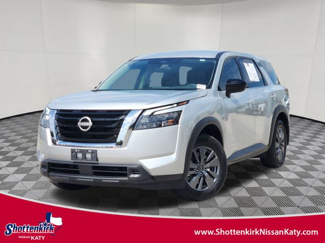 2025 Nissan Pathfinder S 2WD's photo