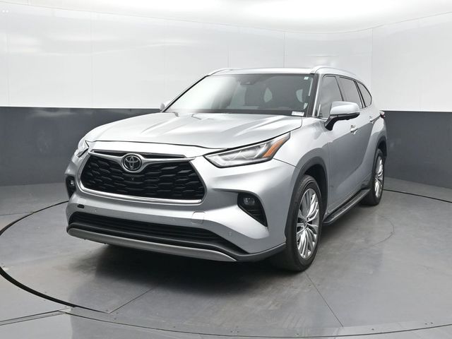 Celestial Silver Metallic 2023 Toyota Highlander Platinum FWD SUV / Crossover Front-Wheel Drive 8-Speed Automatic