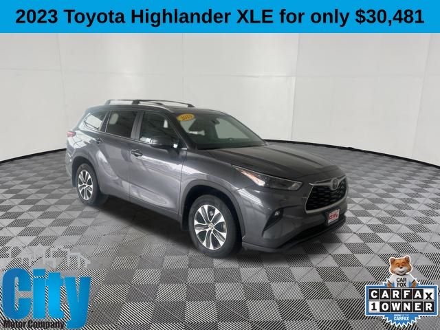 Magnetic Gray Metallic 2023 Toyota Highlander XLE AWD SUV / Crossover All-Wheel Drive 8-Speed Automatic