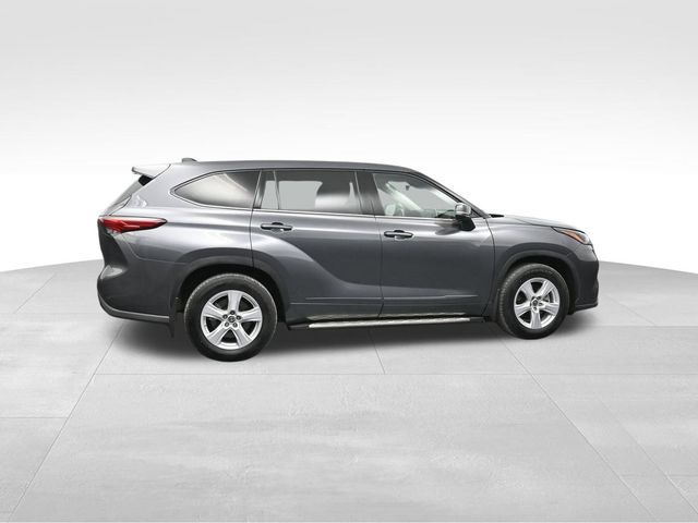 2022 Toyota Highlander LE 3