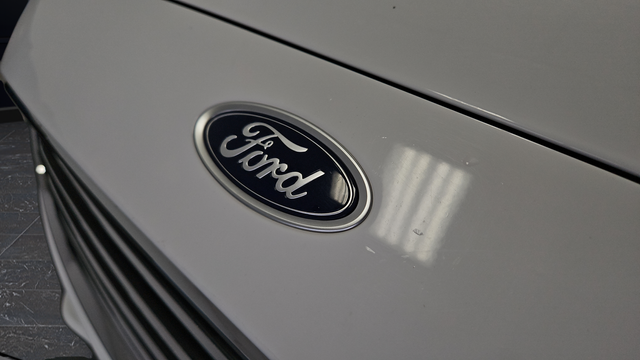 Used 2020 Oxford White Ford SE image 40