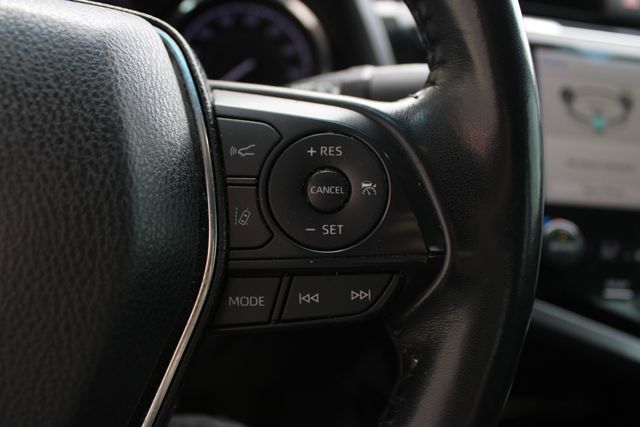 Used 2019 White Toyota SE image 9