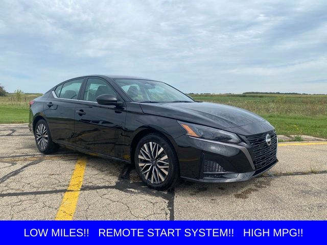 Super Black Clearcoat 2026 Nissan Altima Sedan Front-Wheel Drive Continuously Variable Transmission