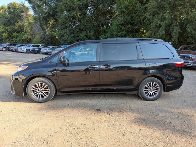 2018 Midnight Black Metallic Toyota Sienna XLE FWD Van