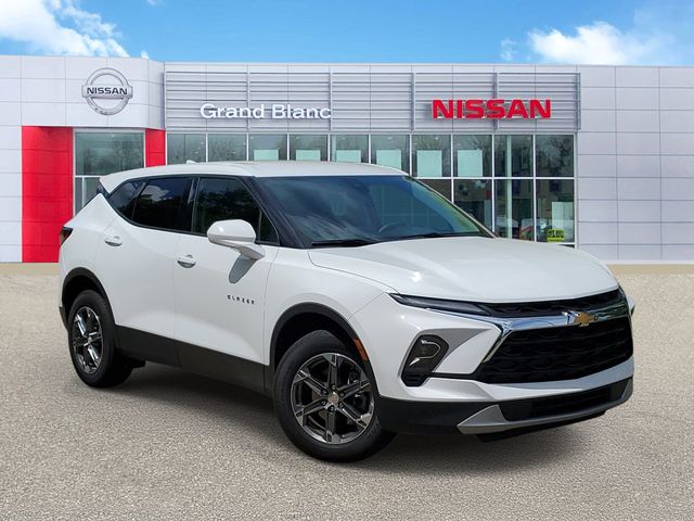 Summit White 2025 Chevrolet Blazer SUV / Crossover All-Wheel Drive 9-Speed Automatic Overdrive