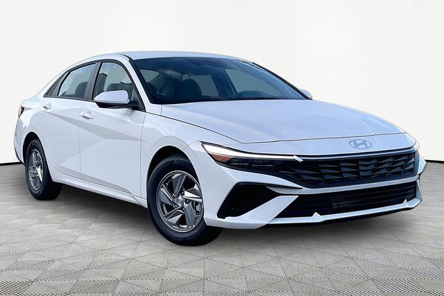 Serenity White 2026 Hyundai Elantra Sedan Front-Wheel Drive Continuously Variable Transmission