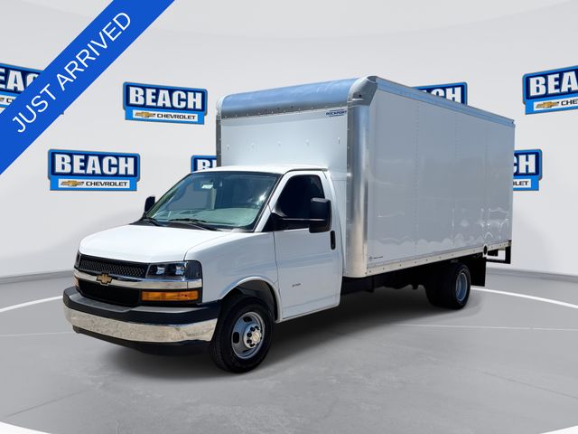 Summit White 2026 Chevrolet Express Chassis Van Rear-Wheel Drive 8-Speed Automatic