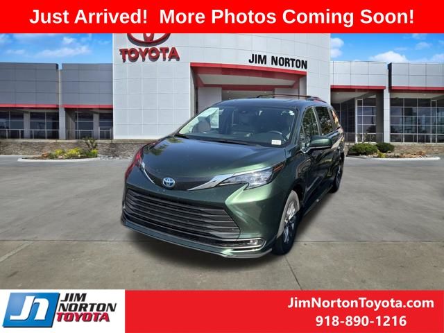Used 2025 Toyota Sienna Van