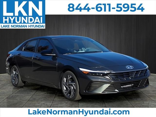 Gray 2026 Hyundai Elantra SEL Sport FWD Sedan Front-Wheel Drive Continuously Variable Transmission