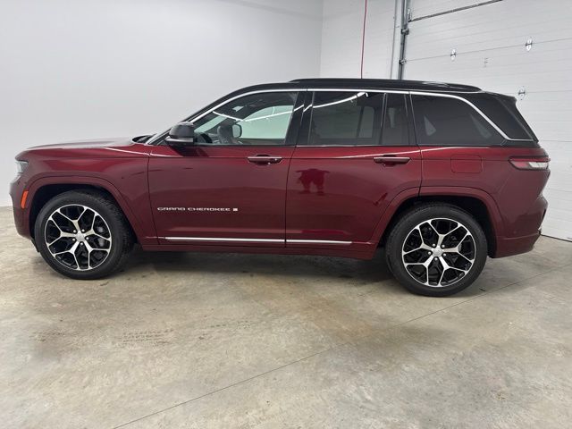 Used 2025 Red Jeep Summit Reserve image 8