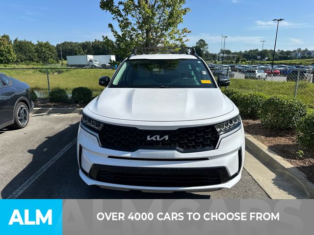 Used 2022 White Kia S image 2