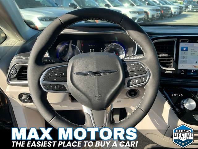 2024 Chrysler Pacifica Touring L 23