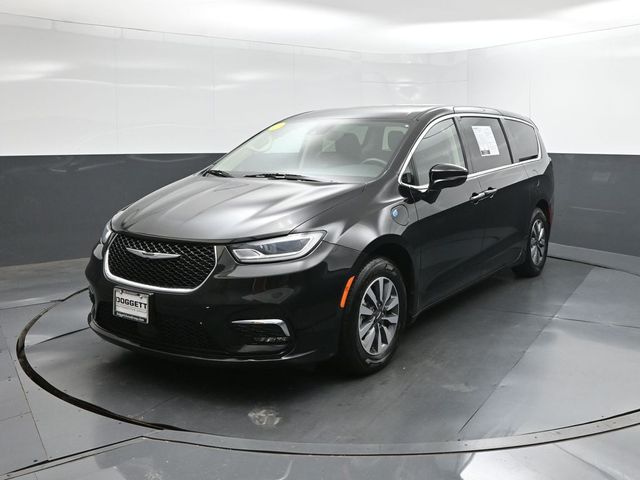 Used 2024 Chrysler Pacifica Hybrid Select