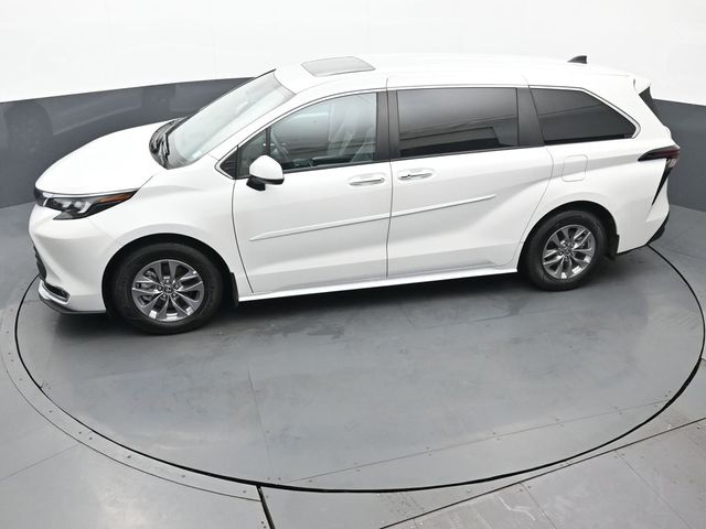 2024 Toyota Sienna XLE 40