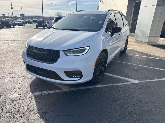 Bright White Clearcoat 2025 Chrysler Pacifica Minivan Front-Wheel Drive 9-Speed Automatic