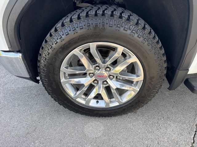 Used 2022 White GMC SLT image 16