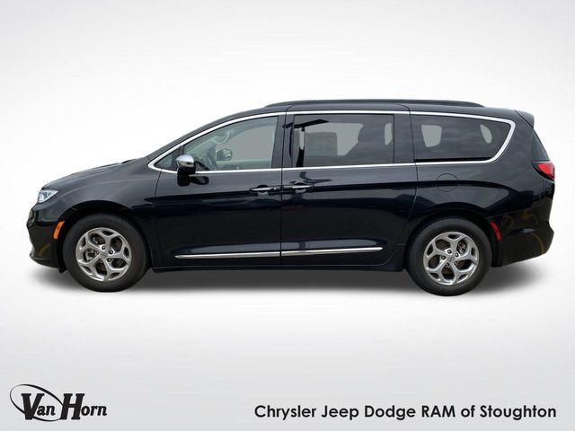 2023 Chrysler Pacifica Limited photo