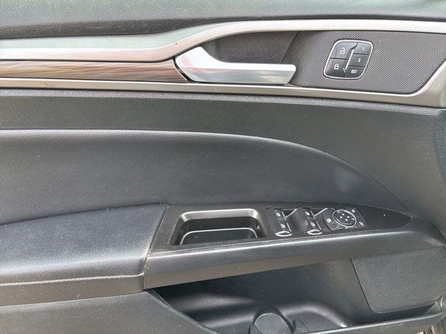 2017 Ford Fusion SE photo